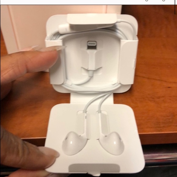 APPLE EARBUDS 3.5mm JACK PLUG - Picture 2 of 3